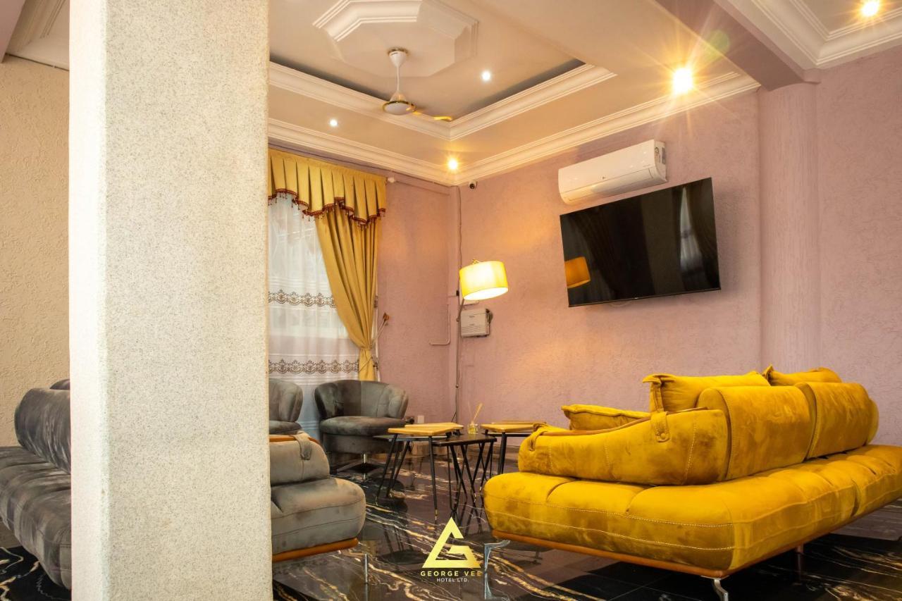 George Vee Hotel Ltd 쿠마시 외부 사진