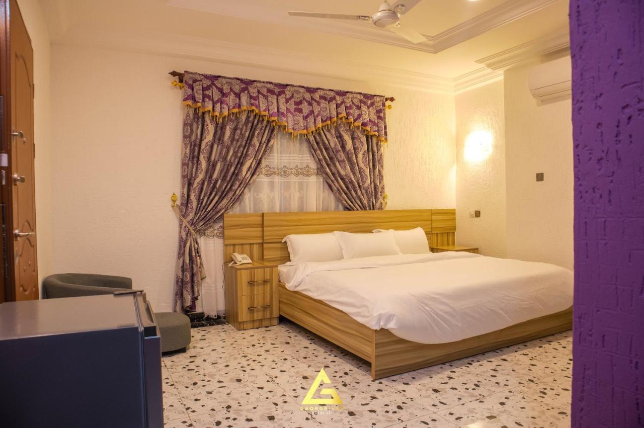 George Vee Hotel Ltd 쿠마시 외부 사진