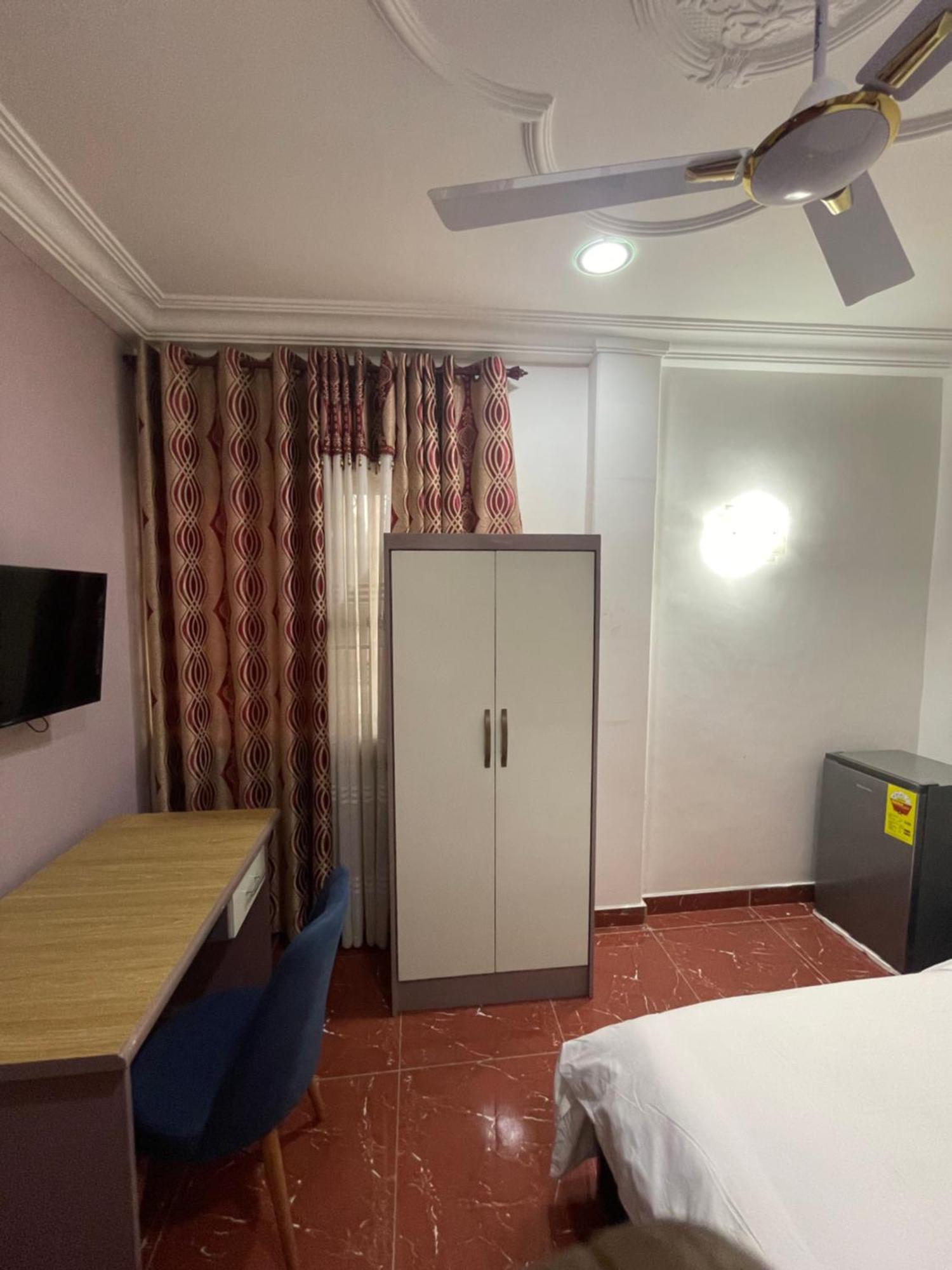 George Vee Hotel Ltd 쿠마시 외부 사진