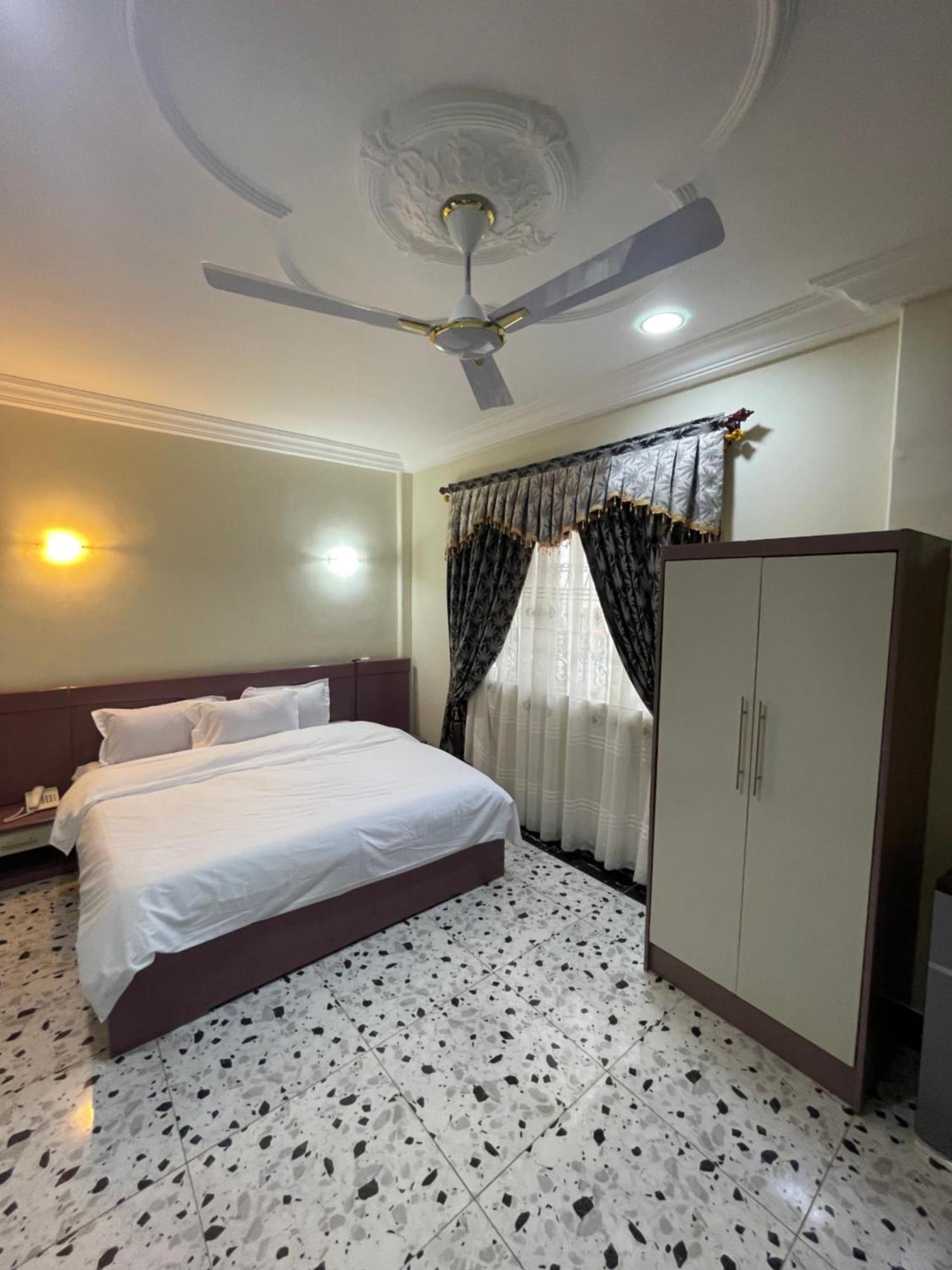 George Vee Hotel Ltd 쿠마시 외부 사진