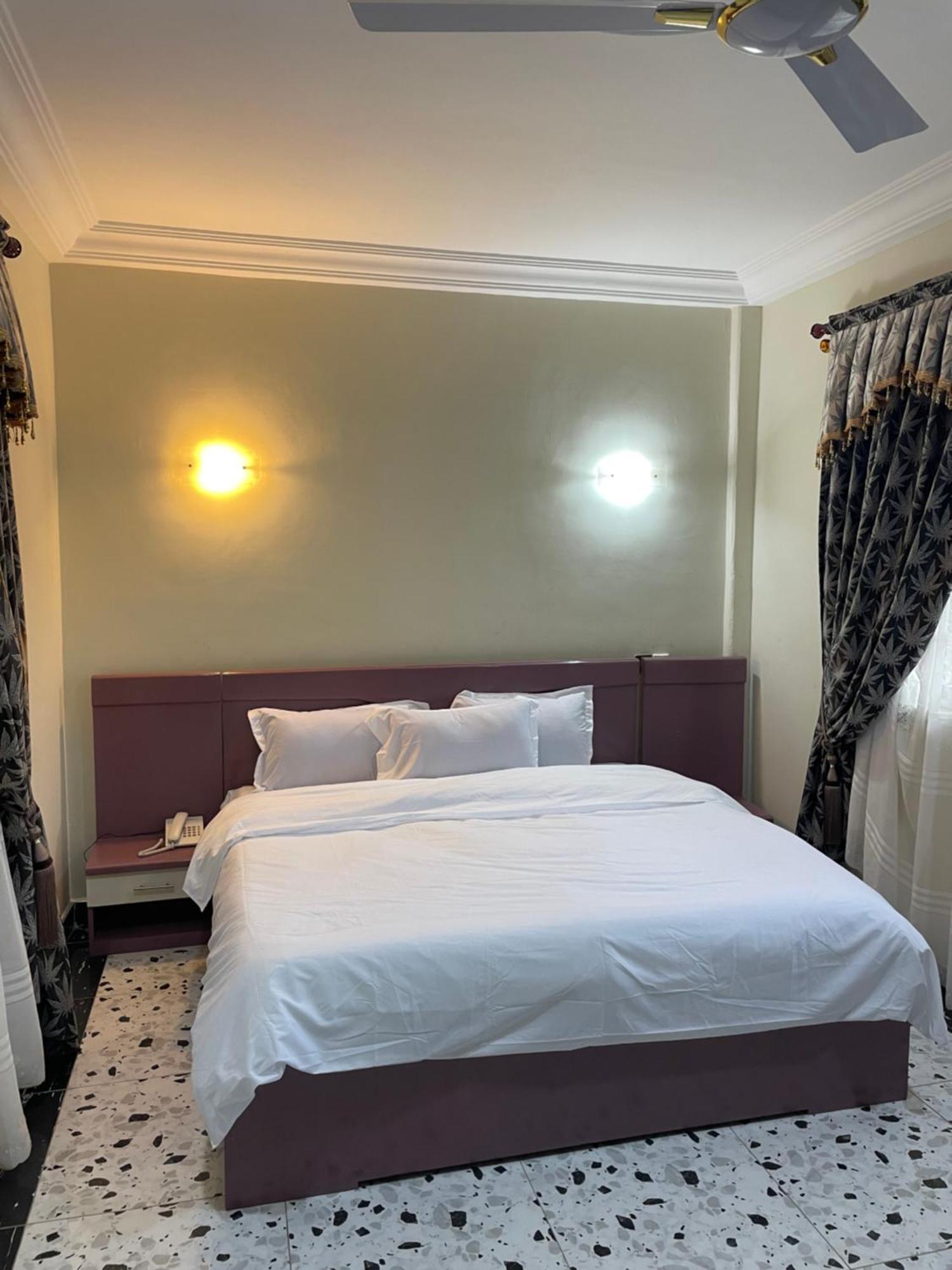 George Vee Hotel Ltd 쿠마시 외부 사진