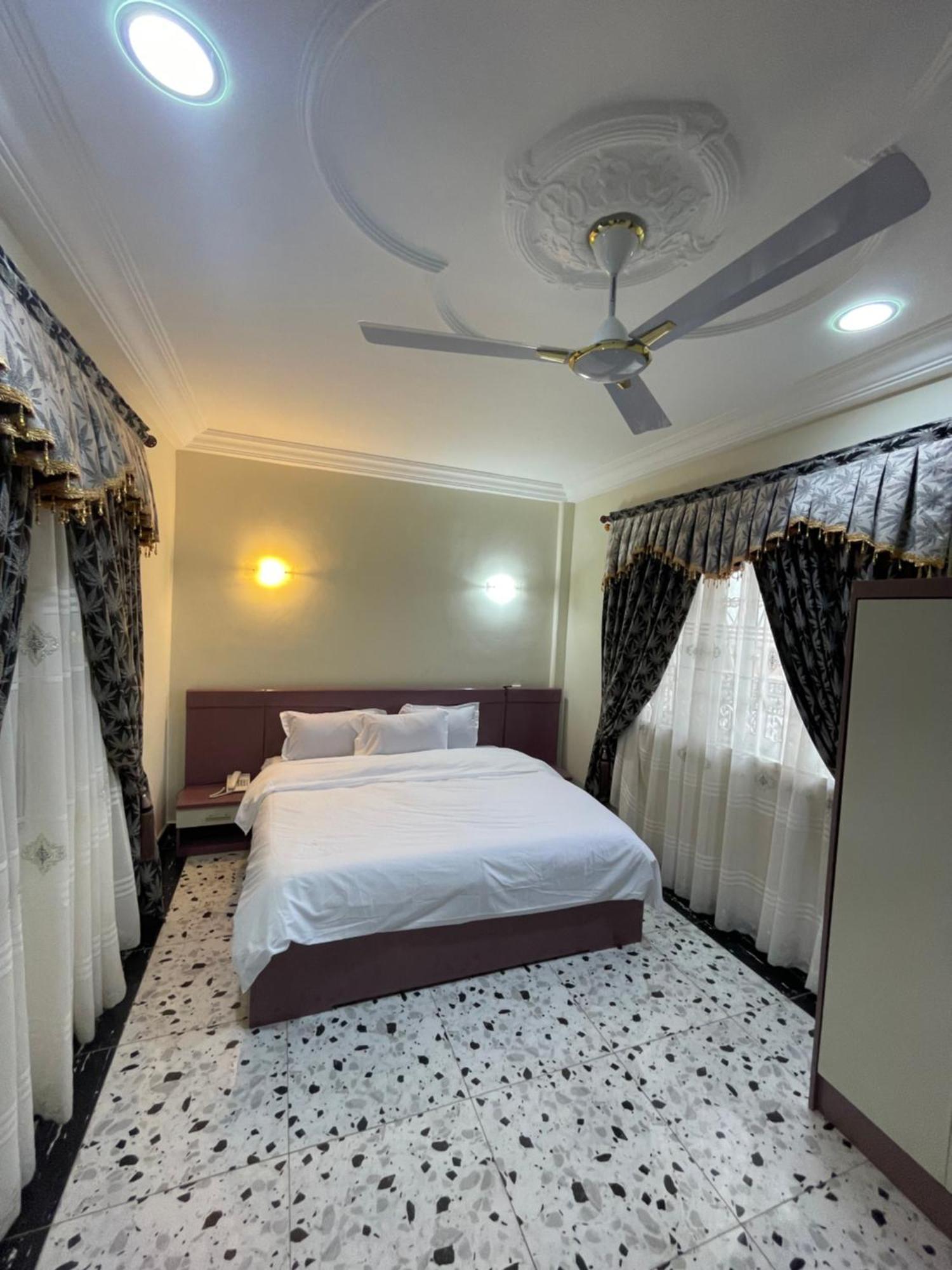 George Vee Hotel Ltd 쿠마시 외부 사진